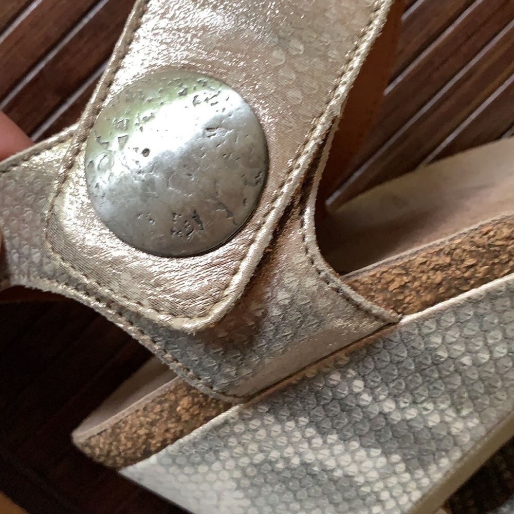 Taos Footwear Silver and Gold Sandals with Wedge Heel - Picture 11 of 11